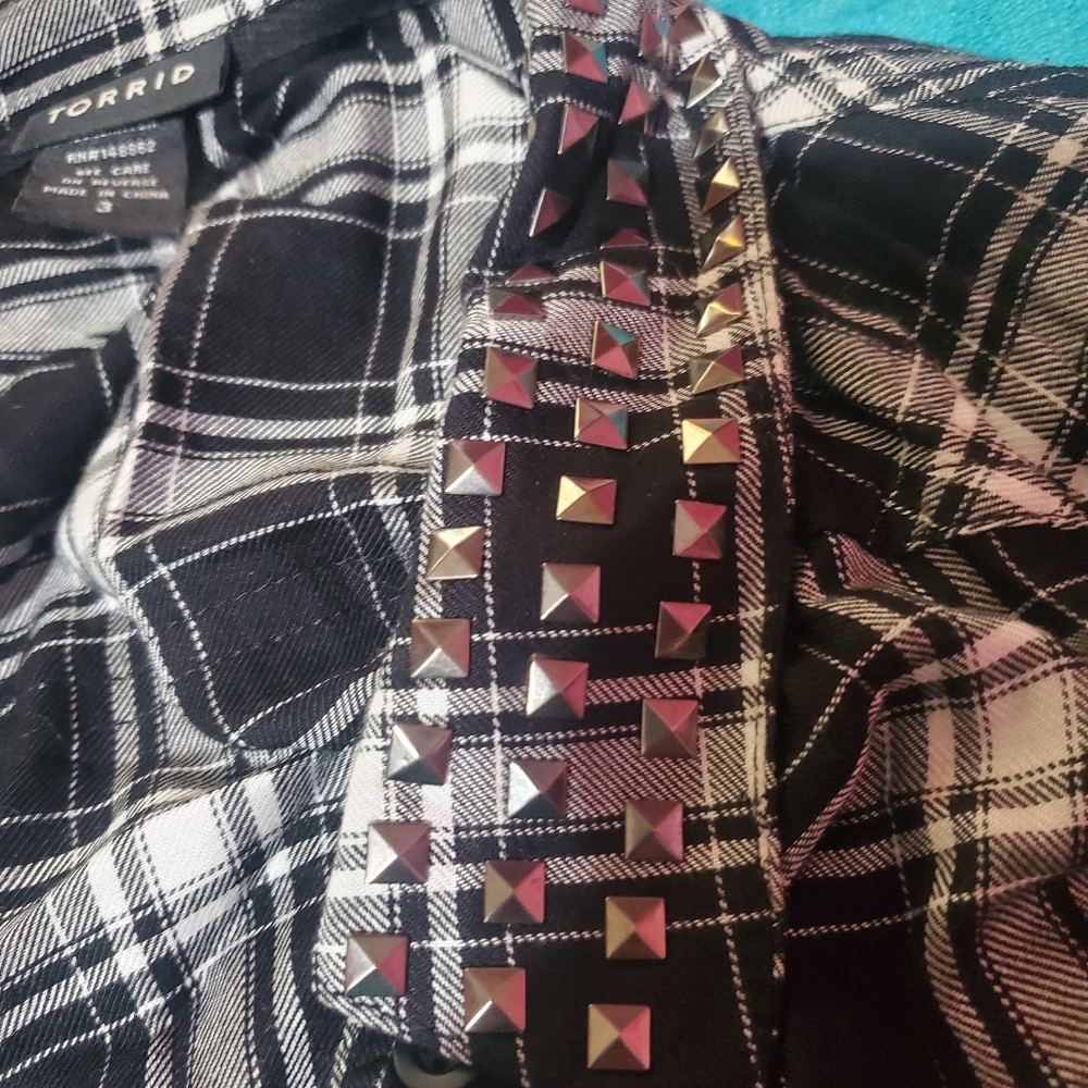 Torrid stud detail black and white flannel 3x